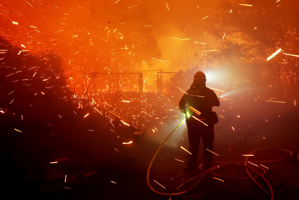 Firefighters make progress as raging blaze threatens Malibu community: Live updates