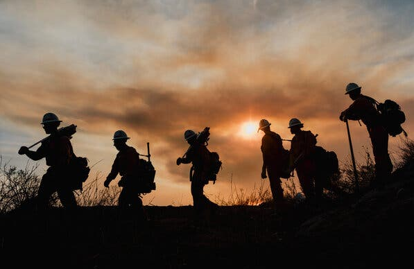 Malibu wildfire destroys homes, forces 6,300 people to evacuate