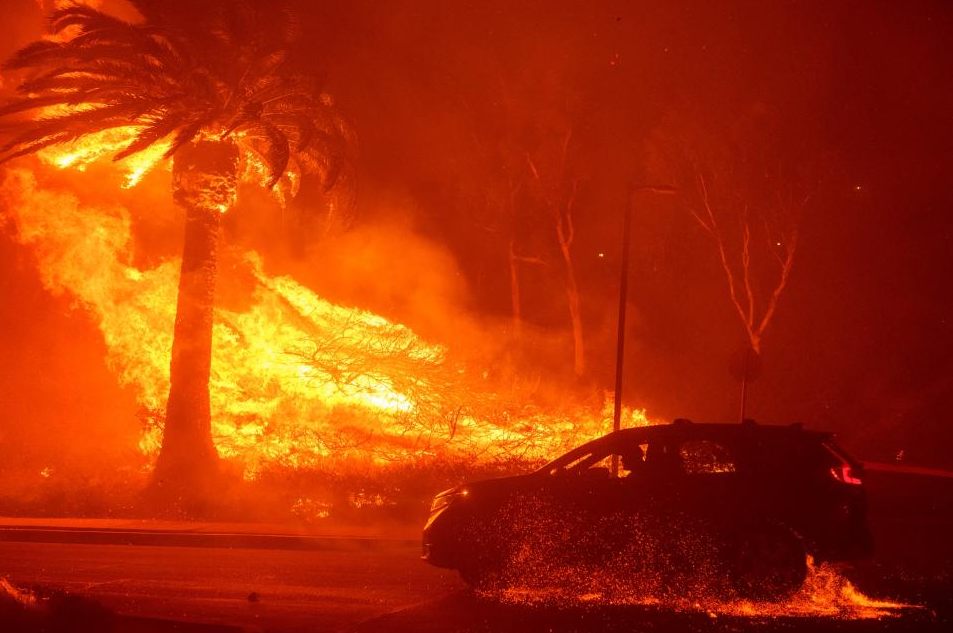 Franklin Fire in Malibu only 7% contained, but improving weather could aid crews fighting 4,000-acre blaze