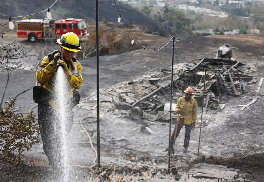 Franklin Fire in Malibu scorches over 4,000 acres, firefighters get containment up to 20%