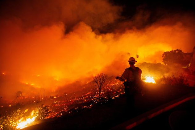 Malibu Franklin fire live: Dick Van Dyke recalls ‘trying to crawl’ to escape wildfire as over 4,000 acres burned