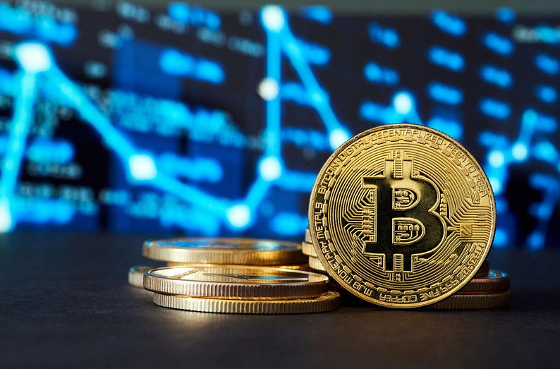 Bitcoin rises to record after longest weekly winning run since 2021