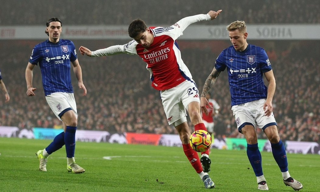 Arsenal edge Ipswich 1-0 to move to second spot in Premier League