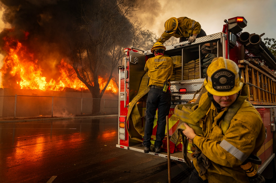 Powerful Winds Pose New Challenge To Firefighters In Los Angeles: 10 Points